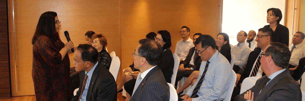 CEO-Sujatha-engaging-with-bankers-at-SIDREC-inaugural-meeting-with-its-new-bank-members-at-ABM-office-on-16-November.jpg